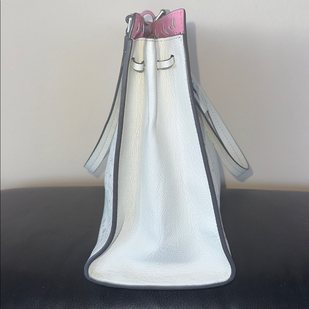 ✨ Kate Spade Leather Hayes Perf Tote Bright White / Bright Pink Interior NWOT 💕 - Picture 4 of 16